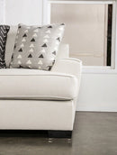 Hyde Park Loveseat w/ Pillows